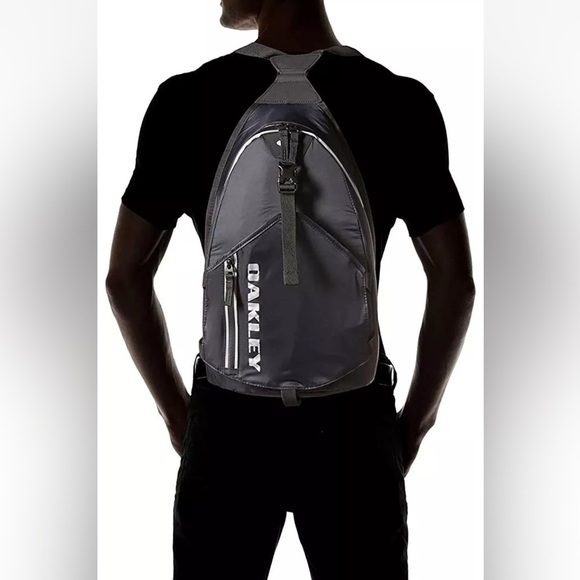 Oakley Men's Commuter Helmet Utility Bag Blackout One Size 921512-02E New - Picture 1 of 9